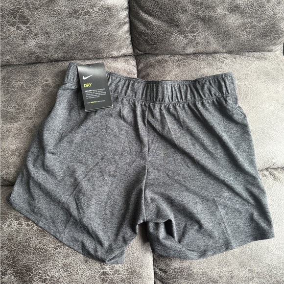 Nike Women's 5'' Dry Attack Shorts - Picture 2 of 6